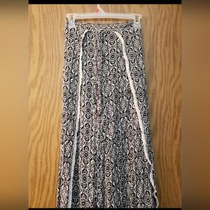 Really pretty black and white patterned "pants" with lace lined splits at sides.